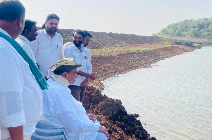 రిజర్వాయర్ నుండి సాగునీరు విడుదల చేసిన ఎమ్మెల్యే పోచారం..