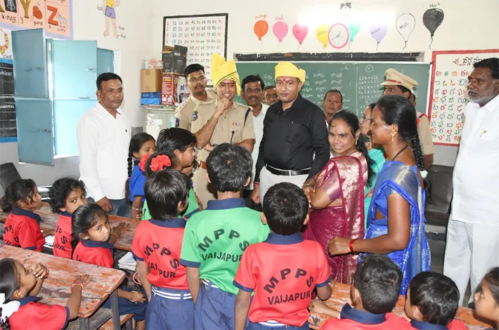 ప్రభుత్వ పాఠశాలను ఆకస్మిక తనిఖీ చేసిన కలెక్టర్, ఎస్పీ