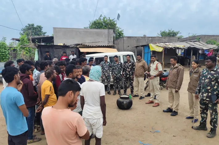 కొండపల్లిలో కార్డెన్ సర్చ్ గుడుంబా స్వాధీనం