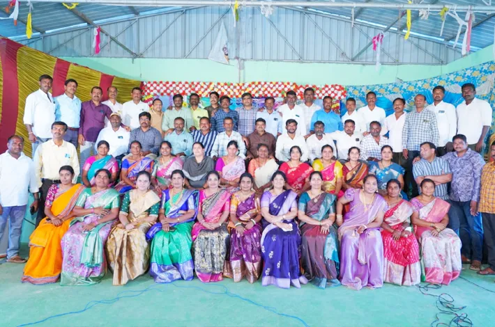 27 ఏళ్ల తర్వాత కలిసిన స్నేహితులు..