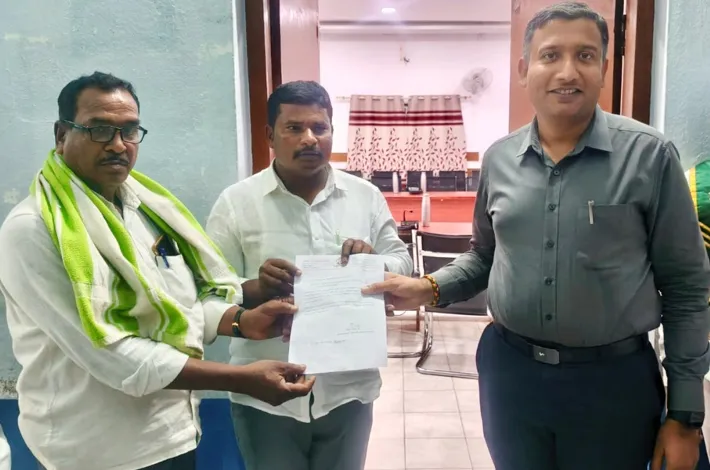 రైతుల సమస్య పరిష్కారానికి కలెక్టర్‌ను కలిసిన సామ రూపేష్ రెడ్డి