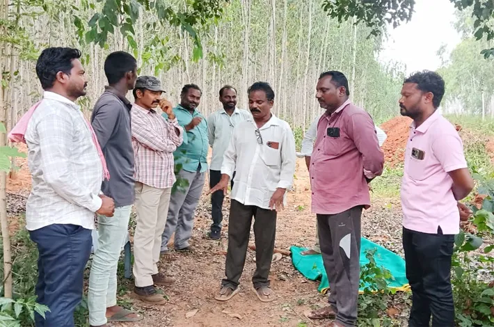 పోడు భూములలో ట్రెంచ్ తవ్వకాలను నిలిపివేయాలి