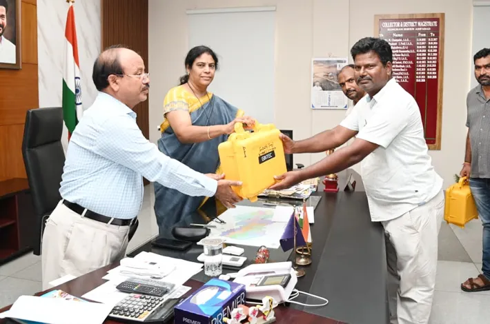 నిర్ణీత గడువులోగా భూ రీ-సర్వే పూర్తి చేయాలి