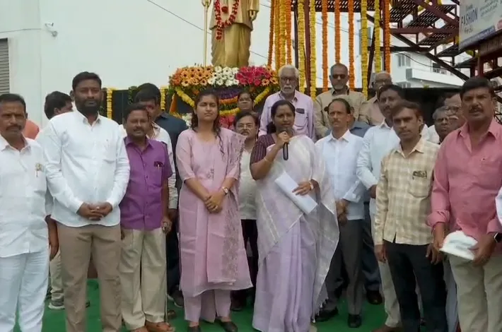 ప్రజాకవి కాళోజీ జీవితం ఆదర్శనీయం