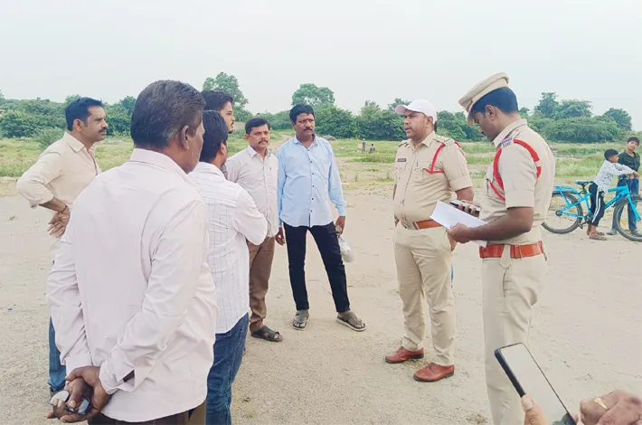 గణేష్ నిమజ్జనం ఏర్పాట్లను పరిశీలించిన కోరుట్ల సర్కిల్ ఇన్స్పెక్టర్ లక్ష్మీనారాయణ