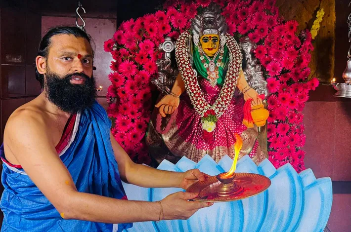 వనదుర్గమ్మ..గులాబీ వర్ణంలో గాయత్రీ దేవిగా