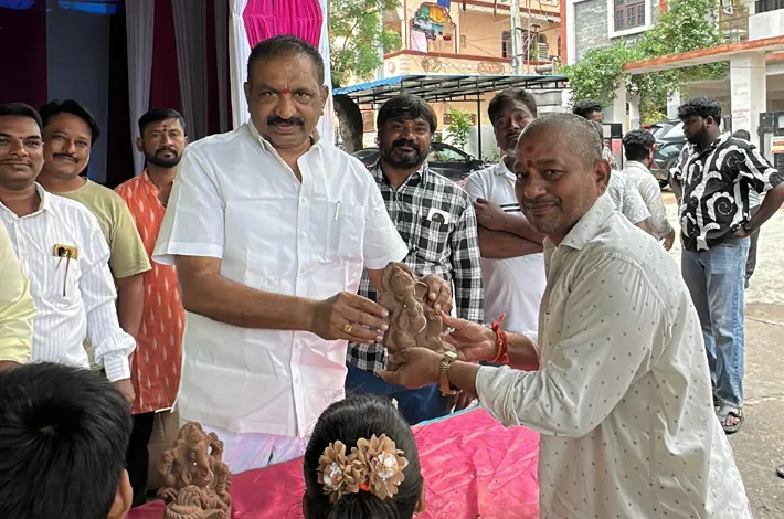 పర్యావరణ పరిరక్షణకై మట్టి గణపతులనే పూజిద్దాం