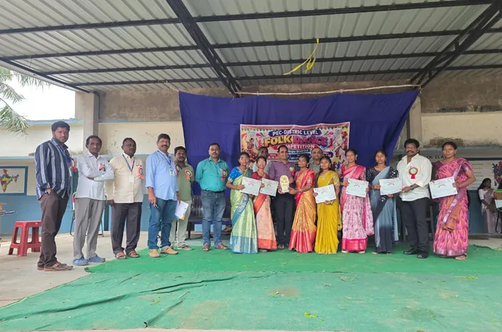 అలరించిన జిల్లాస్థాయి జానపద నృత్య పోటీలు