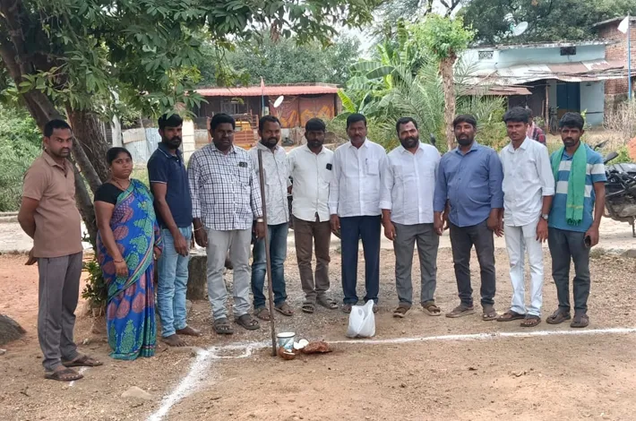 ఇందిరమ్మ ఇండ్ల నిర్మాణాలకు మార్కింగ్ 