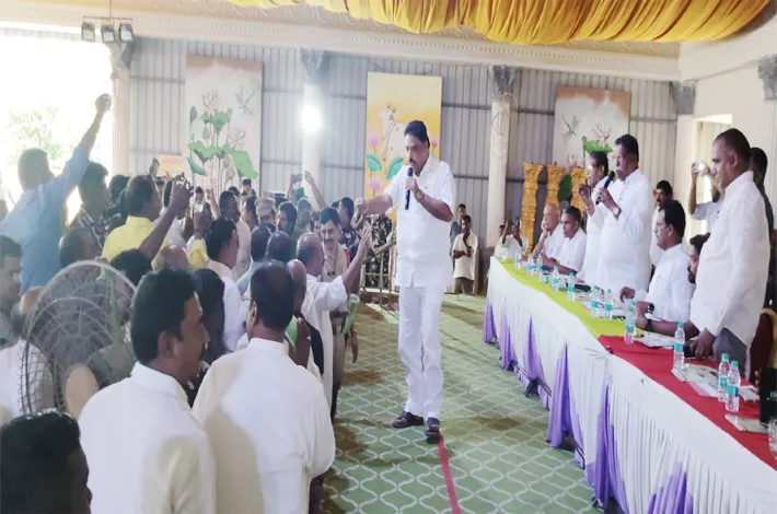 ఘట్ కేసర్ సహకార సభలో రైతు రుణమాఫీ రగడ