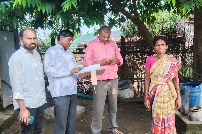 క్షేత్రస్థాయిలో చేయూత దరఖాస్తుల పరిశీలన