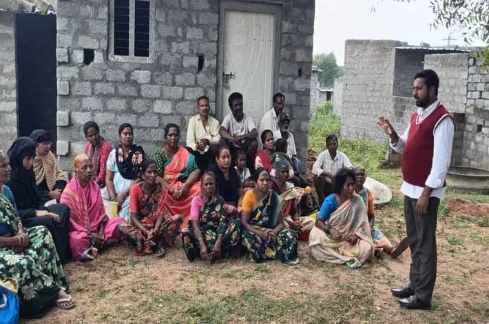 డబుల్ బెడ్రూం ఇండ్లు లబ్ధిదారులకే ఇవ్వాలి - సీపీఎం దీక్ష