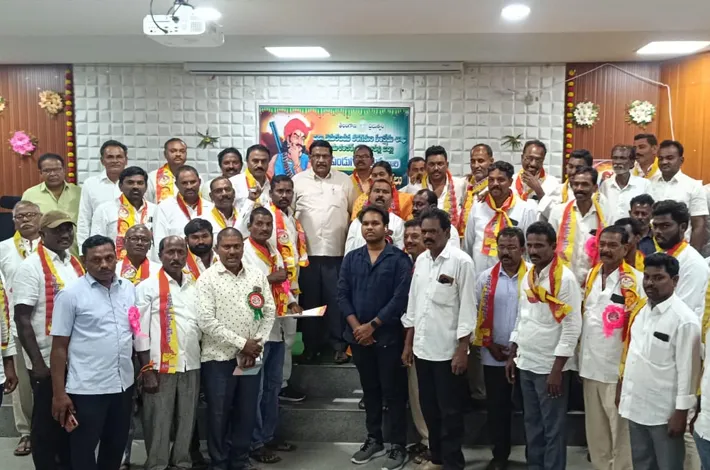 పండుగ సాయన్న విగ్రహం ఏర్పాటు చేయాలి 