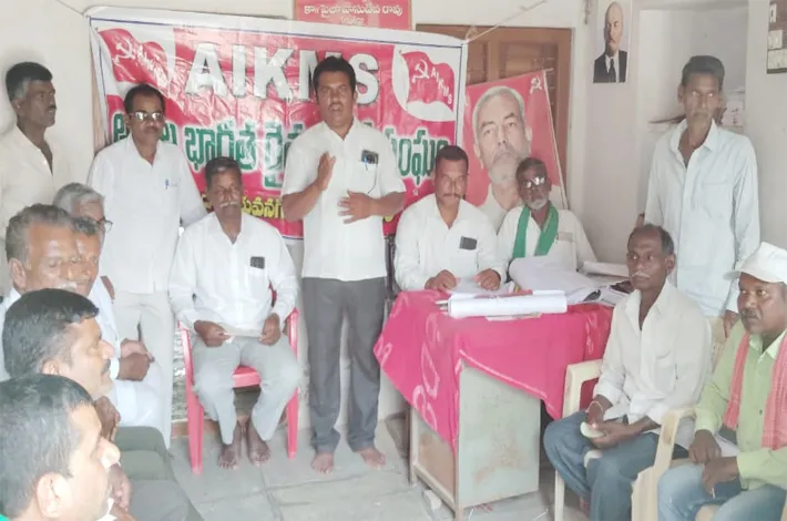 యాదాద్రిని కరువు జిల్లాగా ప్రకటించాలి: ఏఐకేఎంఎస్