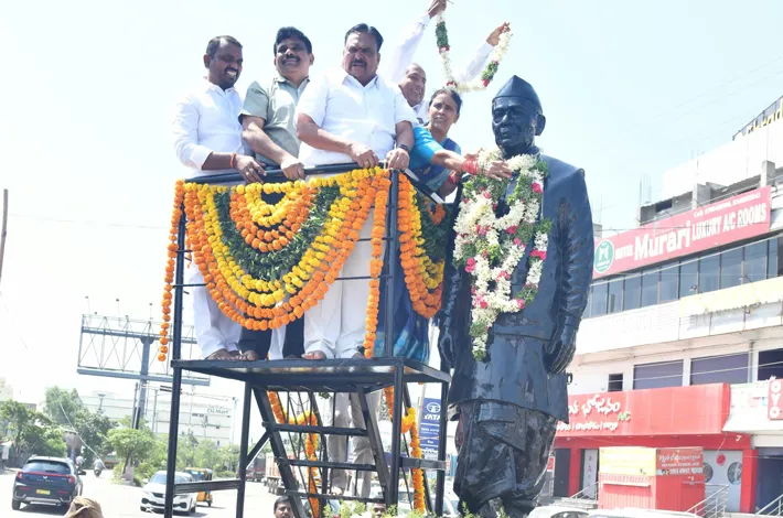 కొండా లక్ష్మణ్ బాపూజీ సేవలు చిరస్మరణీయం
