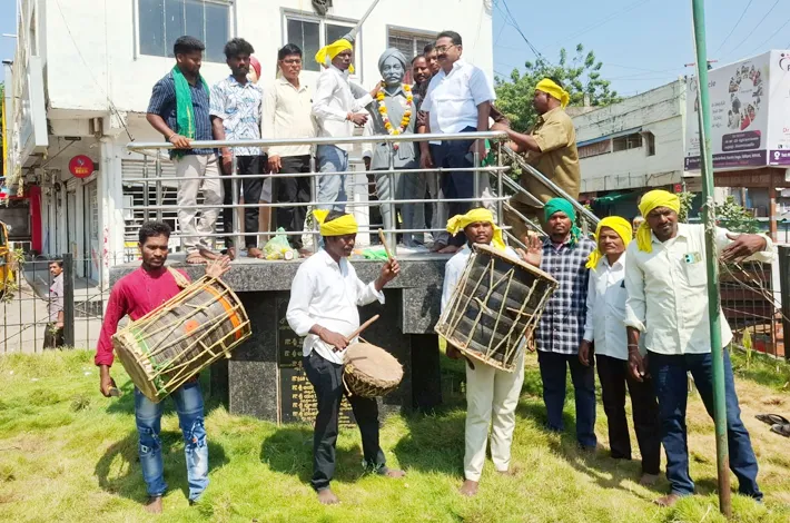 కొమరం భీమ్‌కు ఘన నివాళి