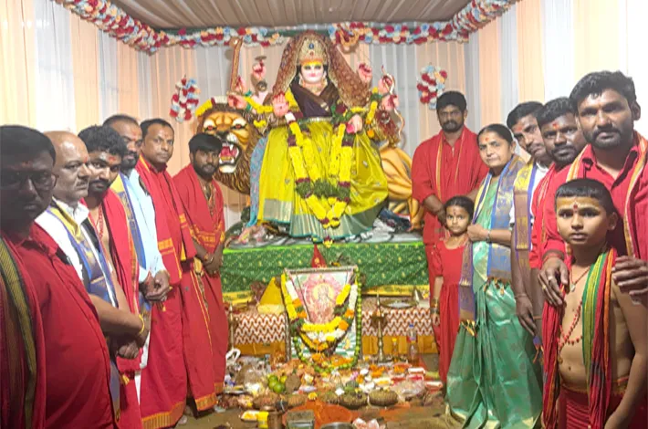 కాళ్ళకల్ లోని దుర్గామాతను సందర్శించిన ఎమ్మెల్యే సునీత లక్ష్మారెడ్డి