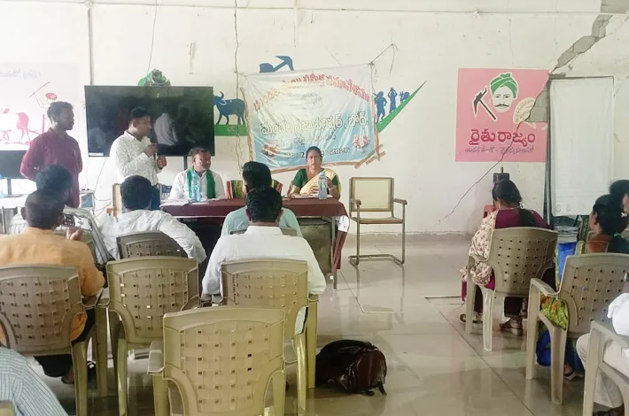 ప్రభుత్వ అధికారులు గ్రామానికి వస్తే సమాచారం ఇవ్వండి