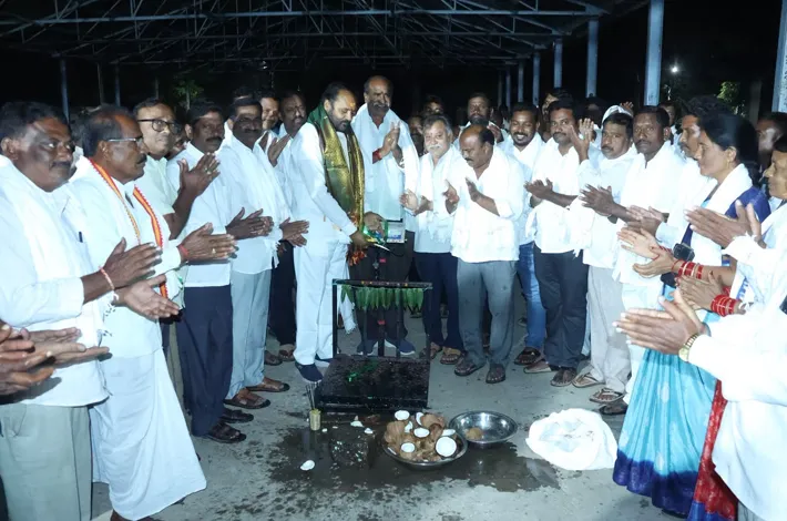 ధాన్యం కొనుగోలు కేంద్రాన్ని ప్రారంభించిన ఎమ్మెల్యే