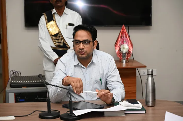 అభివృద్ధి పనులను వేగవంతం చేయాలి