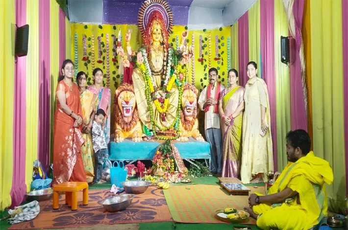 లలిత త్రిపుర సుందరి దేవి దివ్య దర్శనం ఇచ్చిన అమ్మవారు