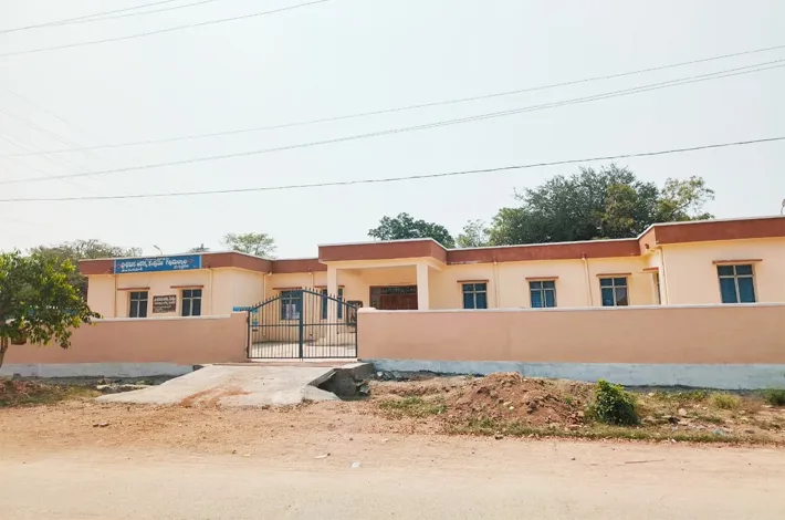 దవాఖాన సిద్ధం.. అందని వైద్యం!