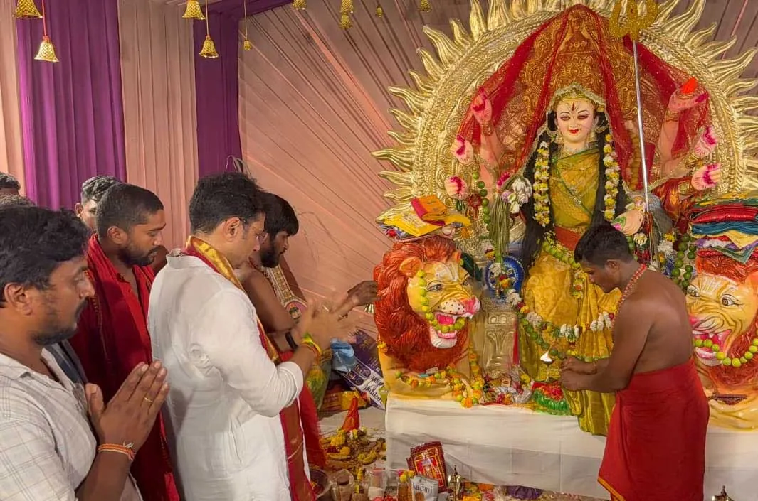 అమ్మవారి సన్నిధిలో మంత్రి శ్రీధర్ బాబు