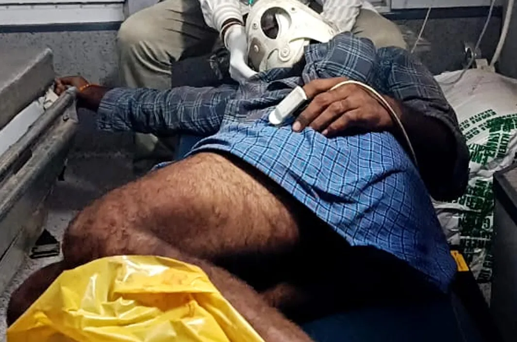 రోడ్డు ప్రమాదంలో ఇద్దరికీ గాయాలు