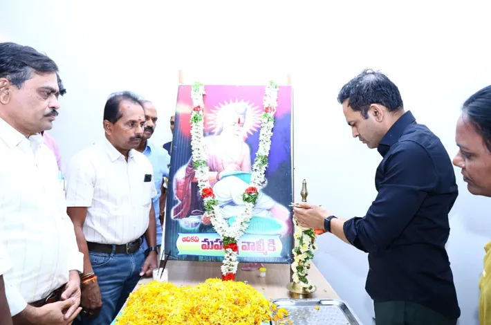 మహర్షి వాల్మీకి ఆశయాలను ఆదర్శంగా తీసుకోవాలి..