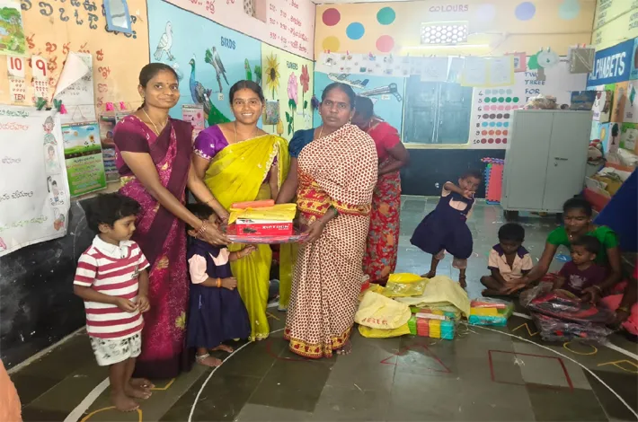 హెటిరో సహకారంతో అంగన్వాడీ చిన్నారులకు విద్యా సామగ్రి పంపిణీ