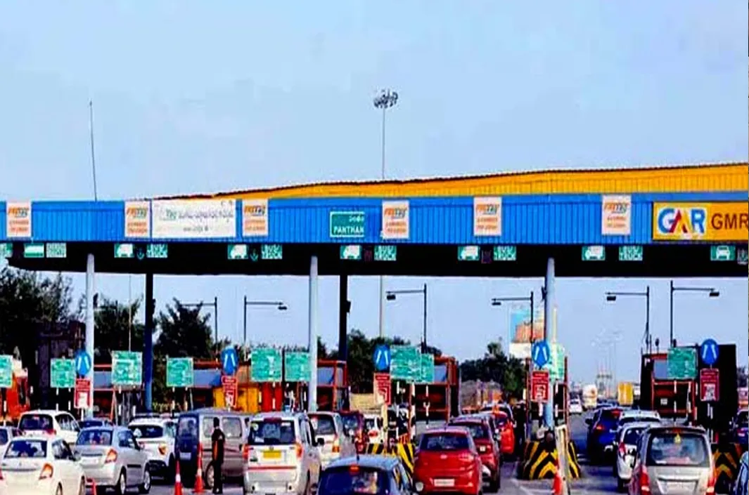 స్థానికులకు ప్రత్యేక టోల్ పాస్