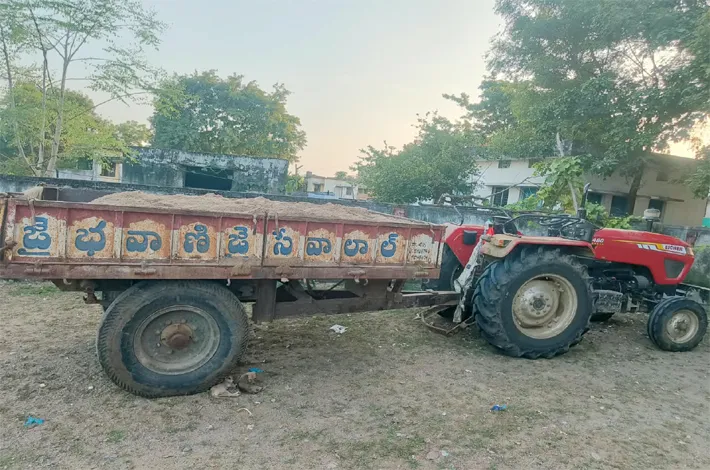 అక్రమ ఇసుక రవాణాపై బెజ్జూర్ పోలీసుల చర్యలు
