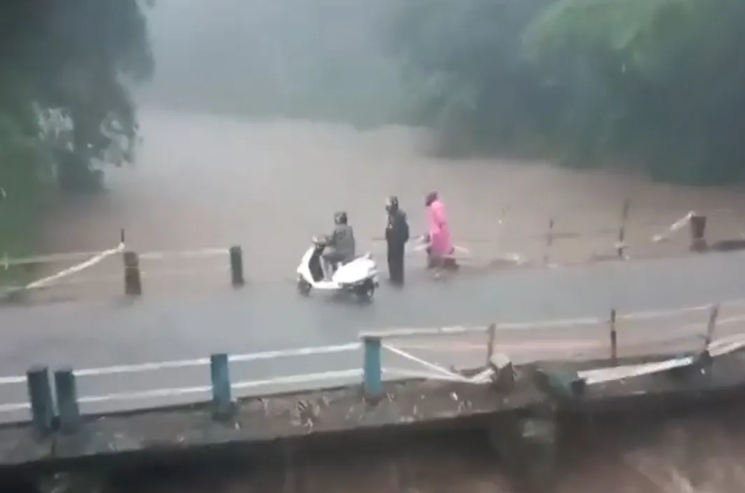 కేరళను ముంచెత్తిన వర్షాలు.. ఆరు జిల్లాలకు భారీ వర్షాల హెచ్చరిక 