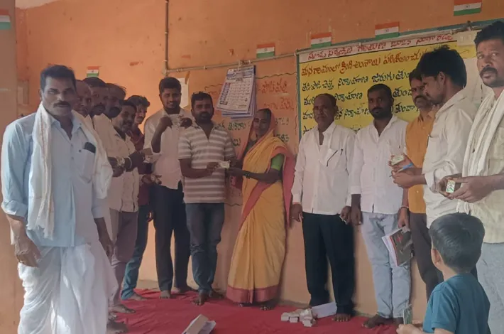 పోట్పల్లి గ్రామంలో స్మార్ట్ రేషన్ కార్డుల పంపిణీ