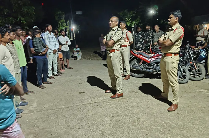 బూర్గూడెంలో పోలీసుల కార్డెన్ సెర్చ్