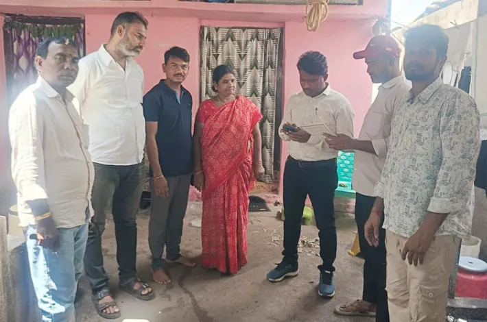 చేయూత దరఖాస్తుదారుల వివరాల పరిశీలన..