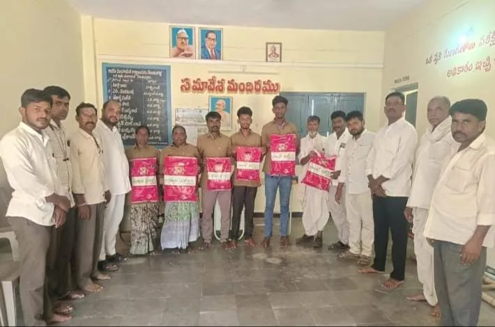 పారిశుద్ధ్య కార్మికులకు లయన్స్ క్లబ్ ఆపన్నహస్తం