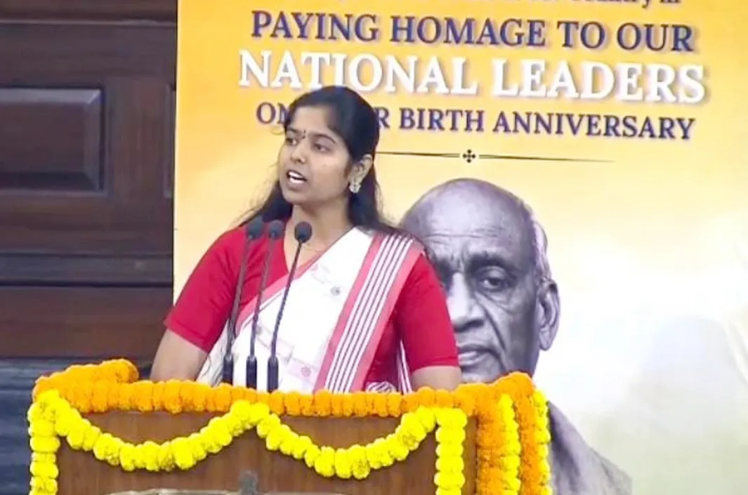 భారత పార్లమెంట్‌లో ఎస్ఆర్ఆర్ కళాశాల విద్యార్థిని
