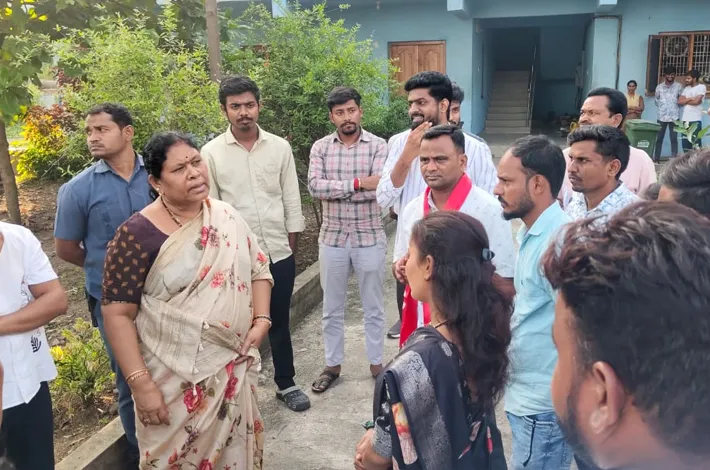 మిషన్ భగీరథ కార్మికులకు ఎమ్మెల్యే కోవ లక్ష్మి అండ