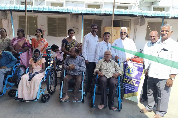 దివ్యాంగులకు లయన్స్ క్లబ్ సేవలు అభినందనీయం