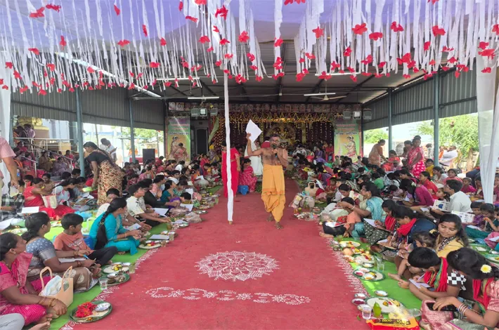 శ్రీ సరస్వతి దేవి అలంకరణలో దుర్గామాత