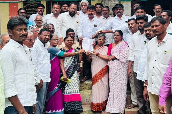 రైతుల భూములు లాక్కోవద్దు
