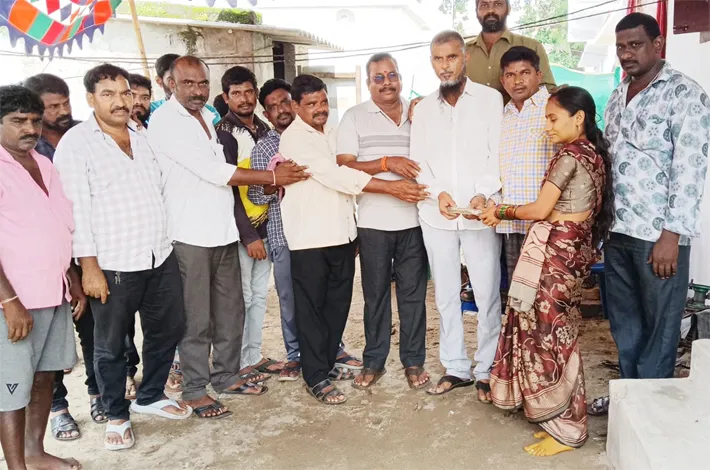 ఆటో డ్రైవర్‌ కుటుంబానికి యూనియన్‌ అండ