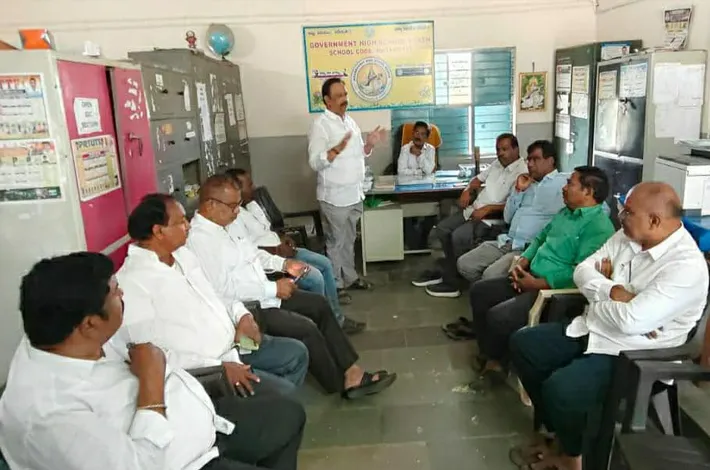 ప్రభుత్వం పి ఆర్ సి నివేదికను తెప్పించి అమలు చేయాలి