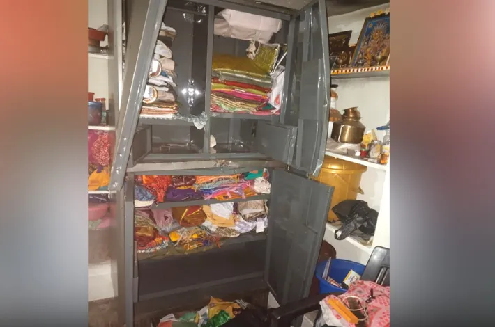 బంగారు ఆభరణాల చోరీ