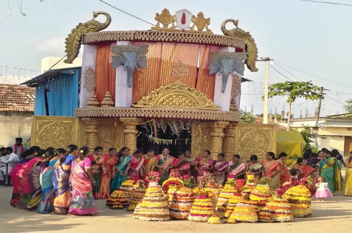 వైభవంగా సద్దుల బతుకమ్మ పండుగ వేడుకలు