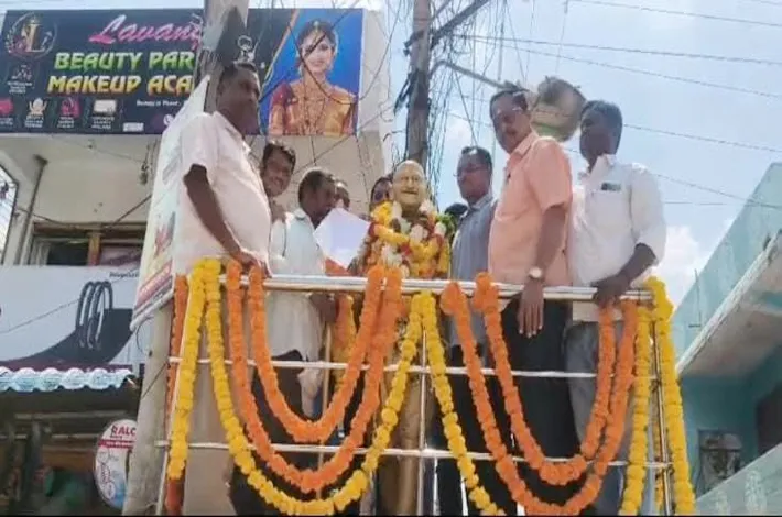 జర్నలిస్టుల సమస్యలు పరిష్కరించాలి