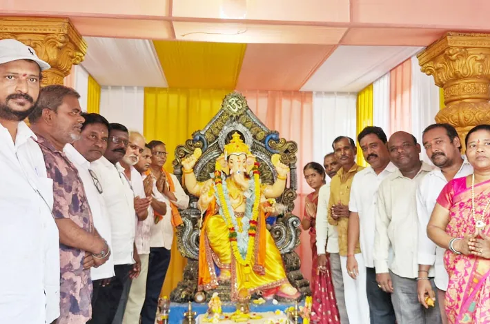 స్వర్ణకార గణేష్ మండలి ఆధ్వర్యంలో అన్న ప్రసాద వితరణ..