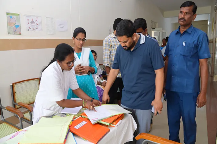 రామాపురం ఎంసీహెచ్‌ని పరిశీలించిన కలెక్టర్