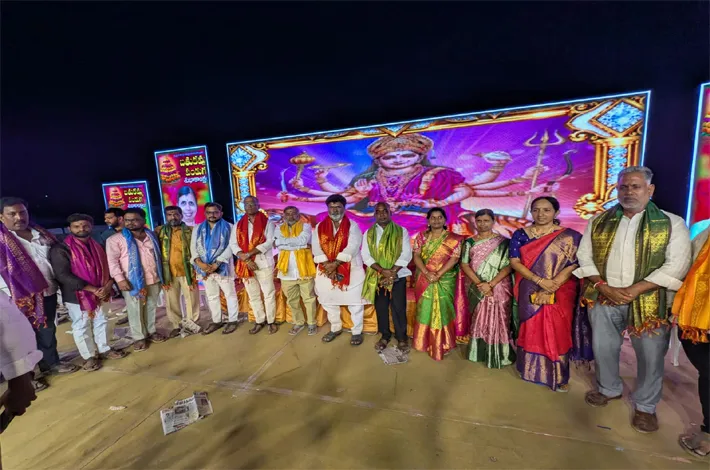ఇస్నాపూర్ లో బతుకమ్మ సంబరాలు